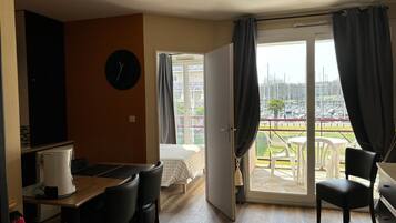 1 chambre, fer et planche Ă repasser, Wi-Fi gratuit