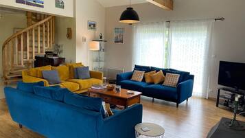 TV, DVD player, table tennis