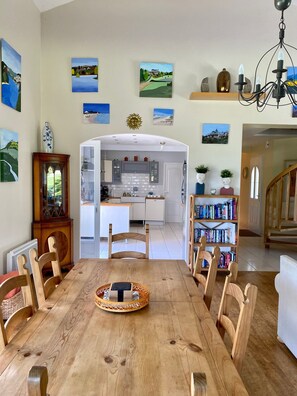 Dining - Villa de la Colline – Family Holiday Home with Private Pool in Dordogne, close to Ameneties (Cherveix Cubas)