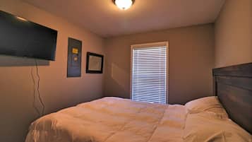3 bedrooms, iron/ironing board, WiFi, bed sheets