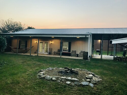 Kentucky Derby Guest House < 16 guest !!