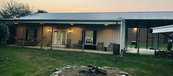 Kentucky Derby Guest House < 16 guest !!