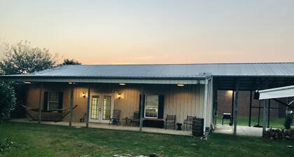 Kentucky Derby Guest House < 16 guest !!