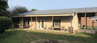 Kentucky Derby Guest House < 16 guest !!