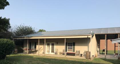Kentucky Derby Guest House < 16 guest !!