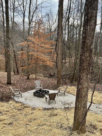 Secluded and close to all attractions. No cleaning fees!