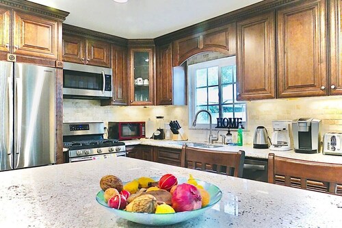 Disneyland 4BR 4BA, Pool/Hot Tub, Games, Fireworks