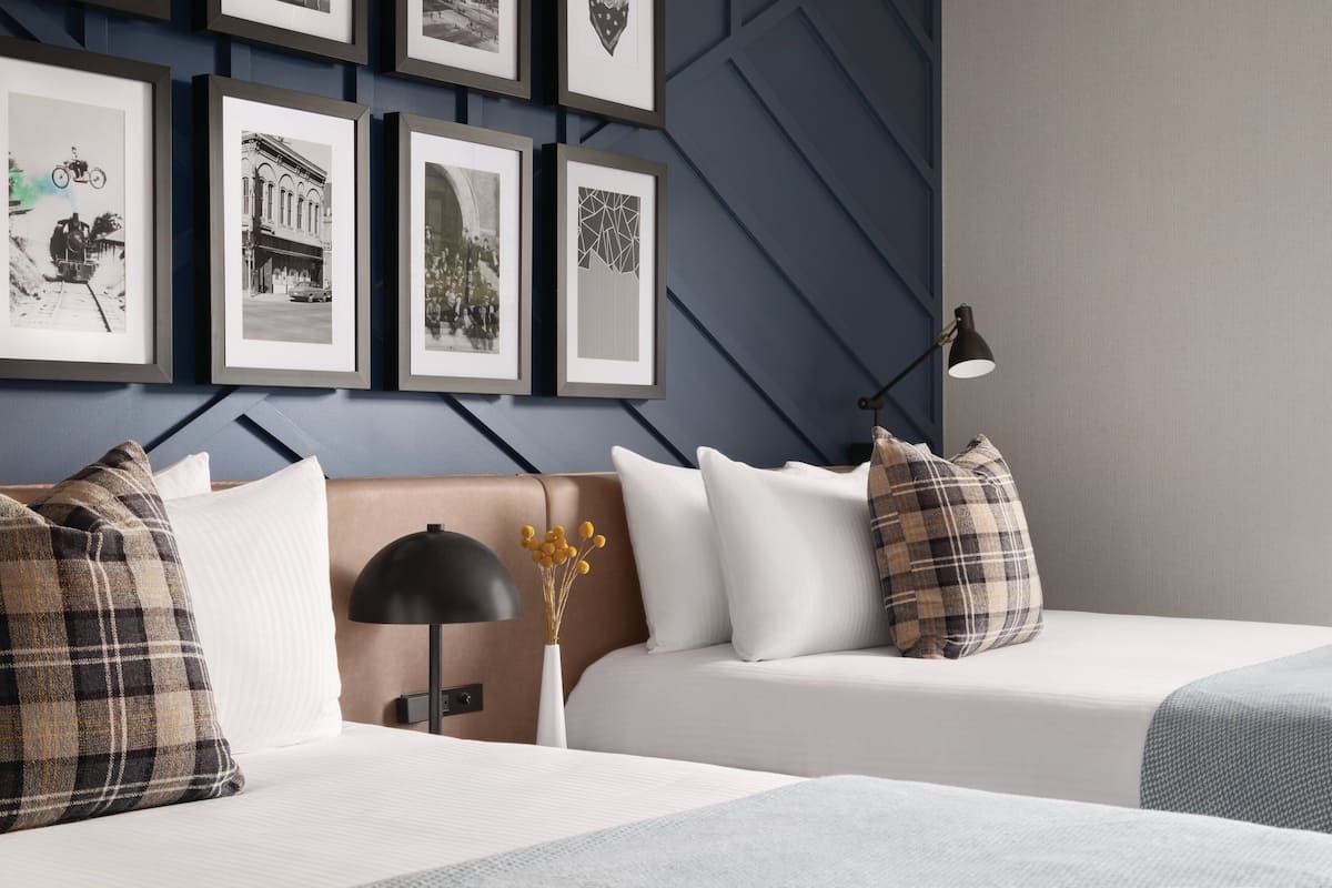 in-room safe, desk, laptop workspace, blackout curtains