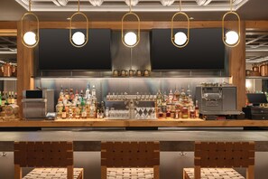 Bar (trong khuôn viên)