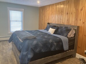 4 عدّة غرف نوم وواي فاي وملاءات أسرّة