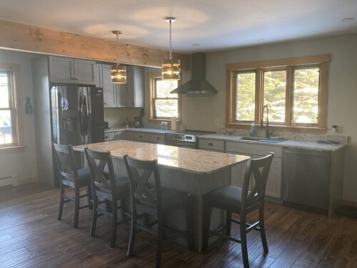  4 BR Mountain View Adventure on 15 Acres