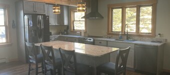  4 BR Mountain View Adventure on 15 Acres