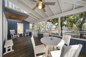 Outdoor dining - Renovated in Seaside, Sleeps 12! 3 Minutes to Beach! + 2 Adult Bikes! (Santa Rosa Beach)