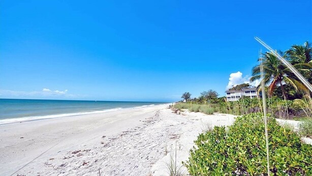Unclassified image, 1 of 39, button - Breakers West B5 (Sanibel)