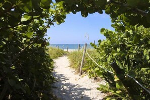 House (Calypso Captiva) | Exterior