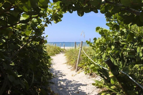 House (Calypso Captiva) | Exterior