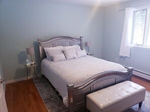 3 bedrooms, desk, travel cot, free WiFi