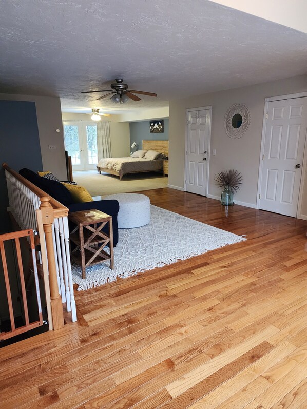 Interior - Jay River Front Three Bedroom. 2 miles to Jay Peak (Jay)