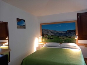 1 bedroom, bed sheets