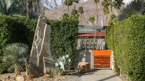 House (Sagebrush) | Property grounds - Sagebrush (Palm Springs)