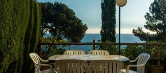 L-1 House with great sea views and pool