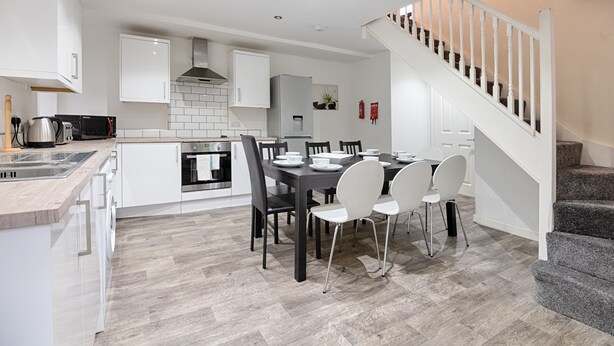 House | Private kitchen | Coffee/tea maker, full-size fridge, microwave, oven - Perfect Location Jersey House (Swansea)
