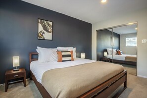 1 dormitorio, tabla de planchar con plancha, wifi y ropa de cama