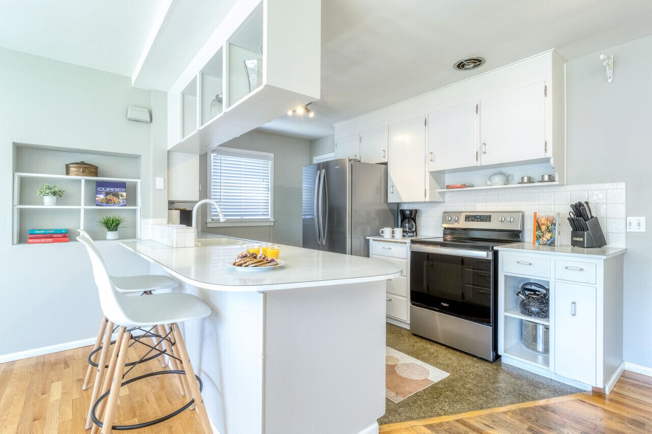 Refrigerador, microondas, horno y parrilla de estufa 