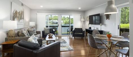 Smart-TV, DVD-spiller og filmbibliotek