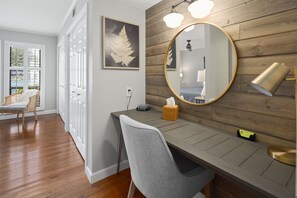 2 bedrooms, desk, iron/ironing board, free WiFi