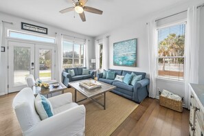 Smart TV, DVD player - Steps to Beach • Gulf Views • 30A Gem (Santa Rosa Beach)