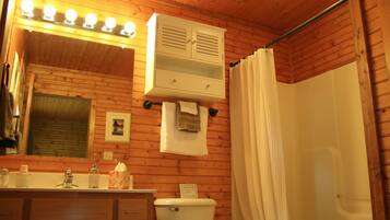 Ensemble douche/baignoire, serviettes fournies, savon, papier toilette