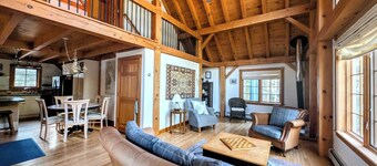 Sorrento Post & Beam Retreat - Deck & Fire Pit