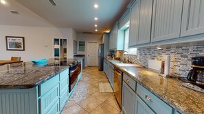 Fridge, microwave, oven, stovetop - Bee Bee's Place: 4  BR, 3.5  BA House in Port Bolivar, Sleeps 10 (Bolivar Peninsula)