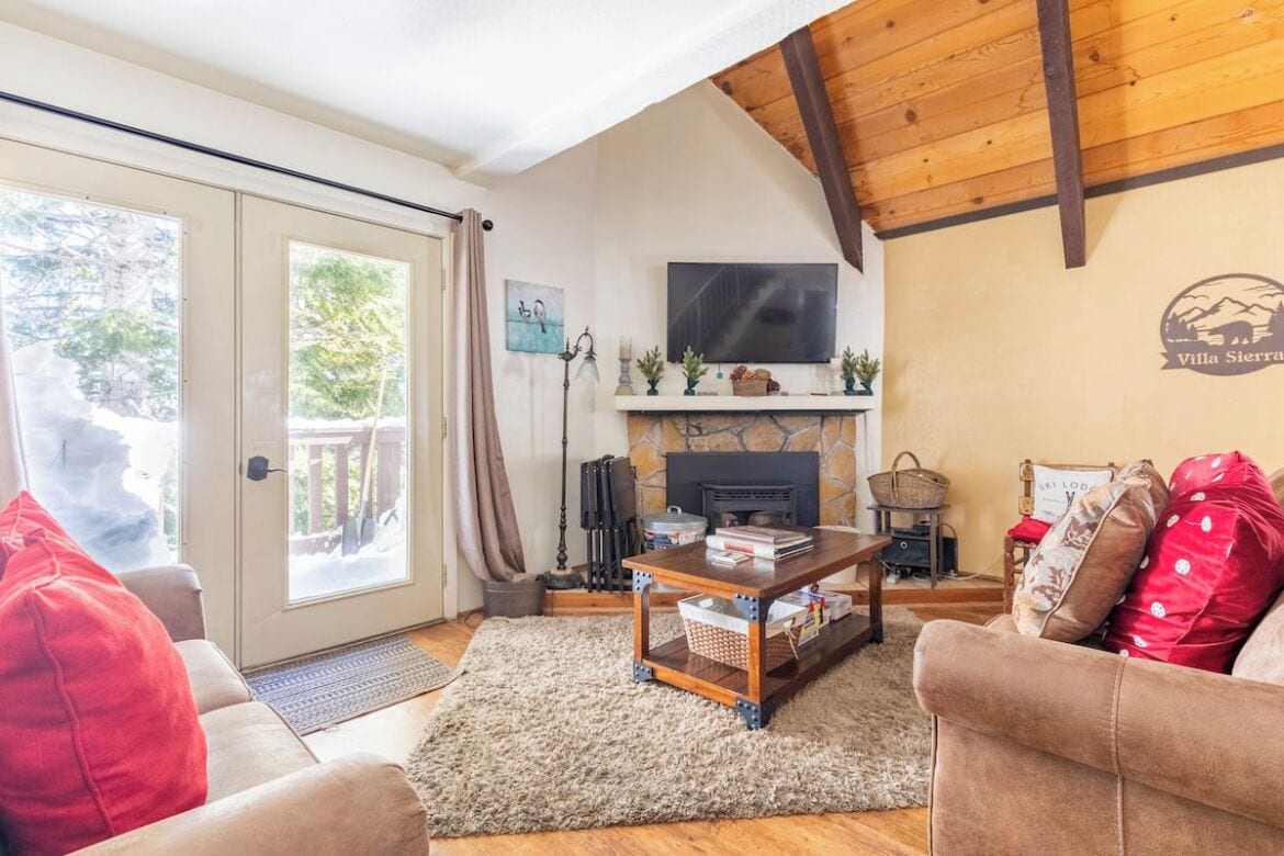 TV, fireplace, ping pong