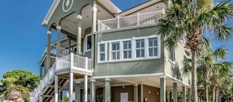 Chateau on Colony Cove