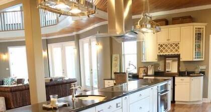 Chateau on Colony Cove