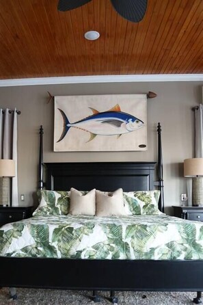 5 bedrooms, desk, iron/ironing board, WiFi