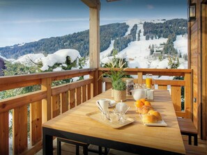 تناول الطعام بالخارج