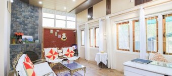 Sunrise Home stay (House)