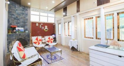 Sunrise Home stay (House)