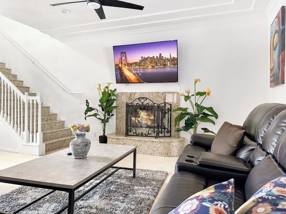 Smart-TV, peis og bøker