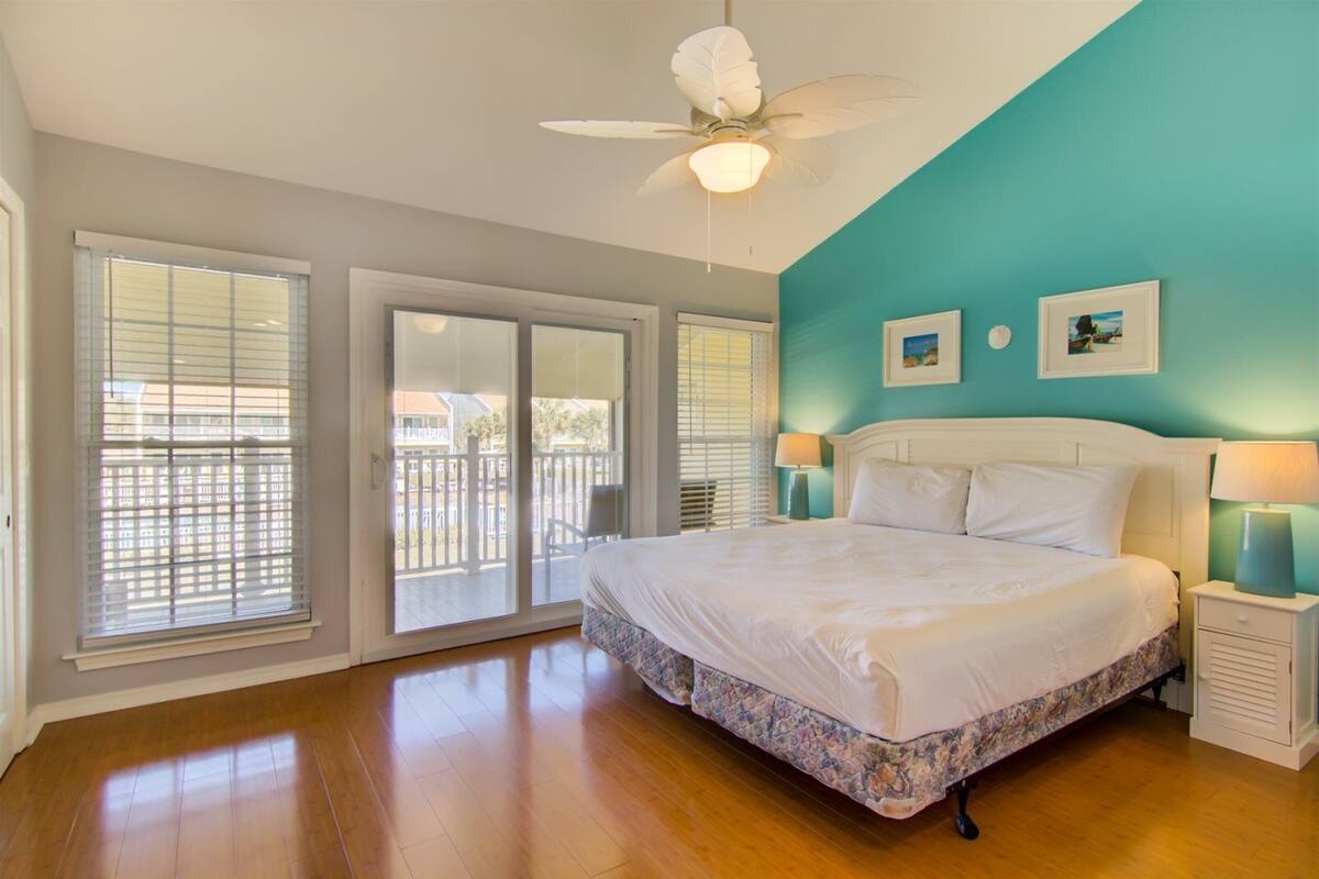 House (3 C, Three Bedroom Townhome)