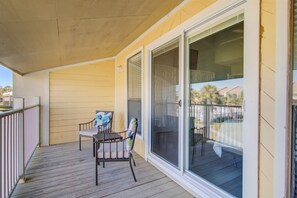 House (2 B Three Bedroom Townhome) | Balcony