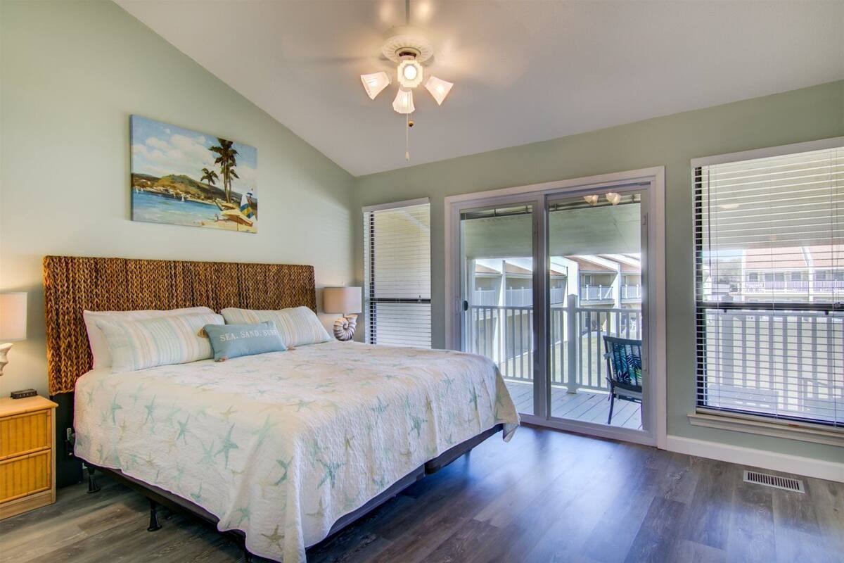 House (2 B Three Bedroom Townhome)
