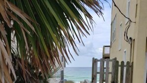House (2 B Three Bedroom Townhome) | Property grounds - Seacove Townhome Collection by Seacove Homeowner Rentals (Miramar Beach)