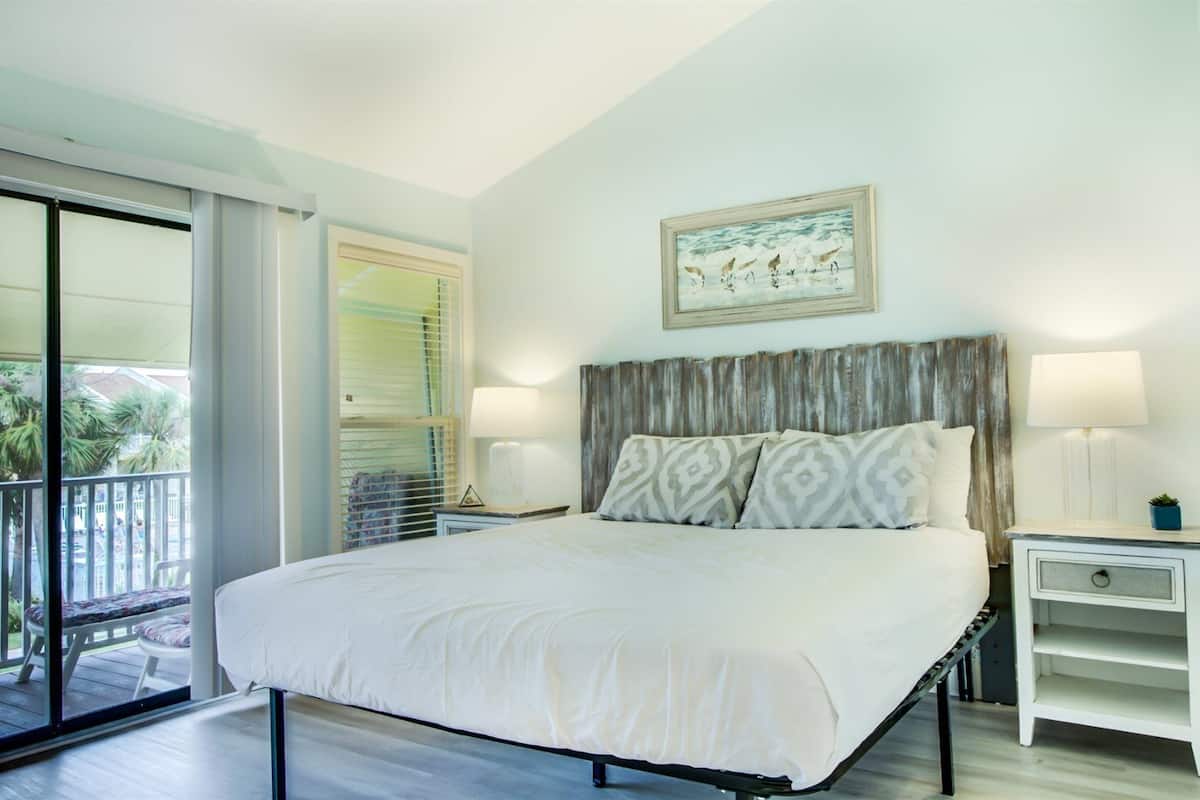 House (2 C, Three Bedroom Townhome)