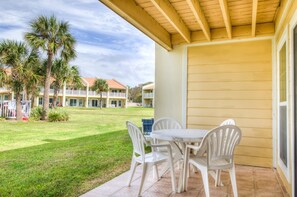 House (4 A, Three Bedroom Townhome) | Outdoor dining
