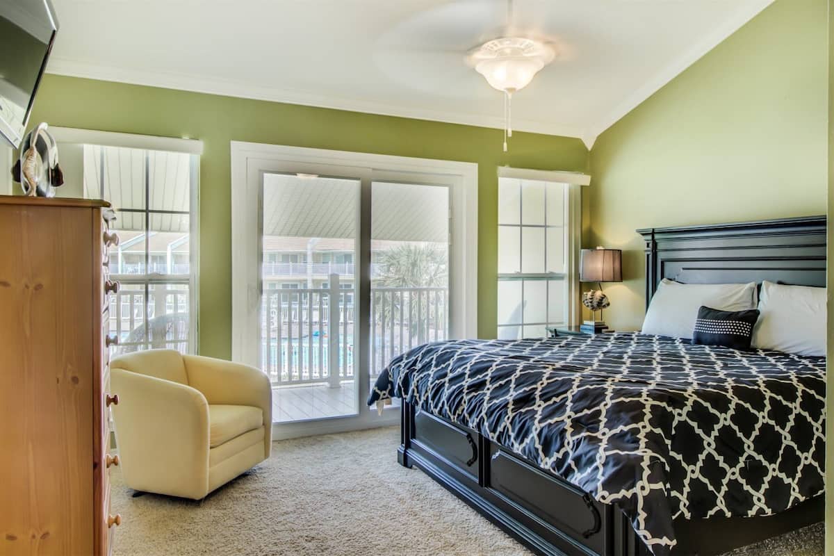 House (4 A, Three Bedroom Townhome)