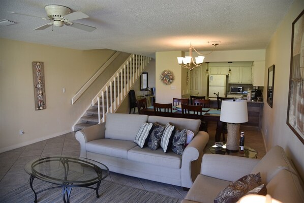Living room - Seacove Townhome Collection by Seacove Homeowner Rentals (Miramar Beach)
